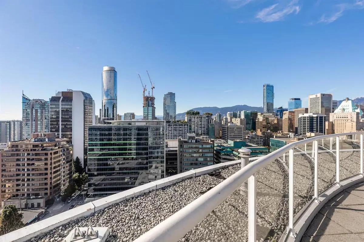 Apartmán Stylish Two-Story Loft With Rooftop Deck Vancouver