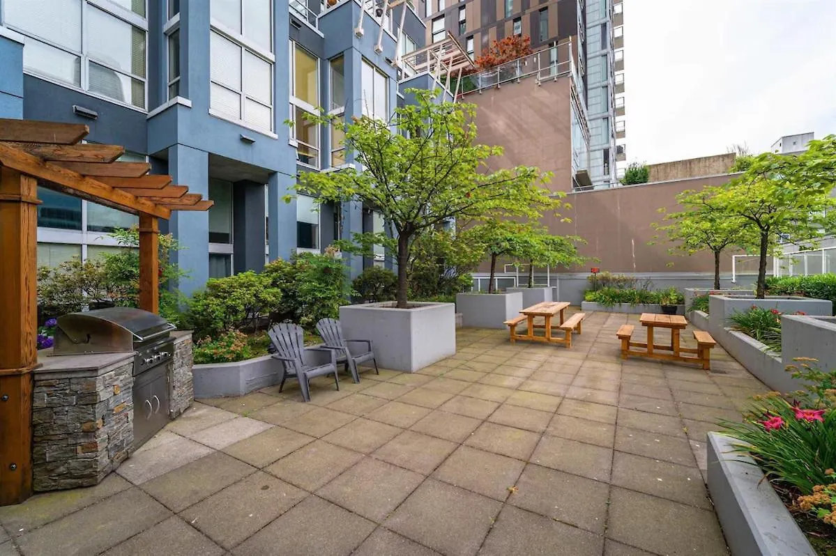 Apartmán Stylish Two-Story Loft With Rooftop Deck Vancouver Kanada