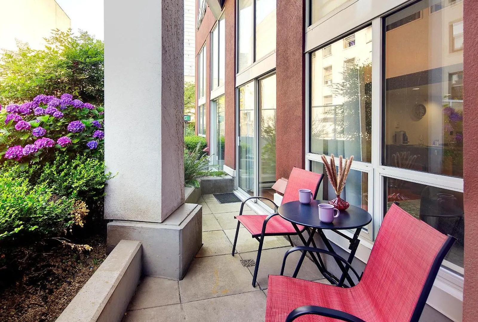 Stylish Two-Story Loft With Rooftop Deck Vancouver 0*,