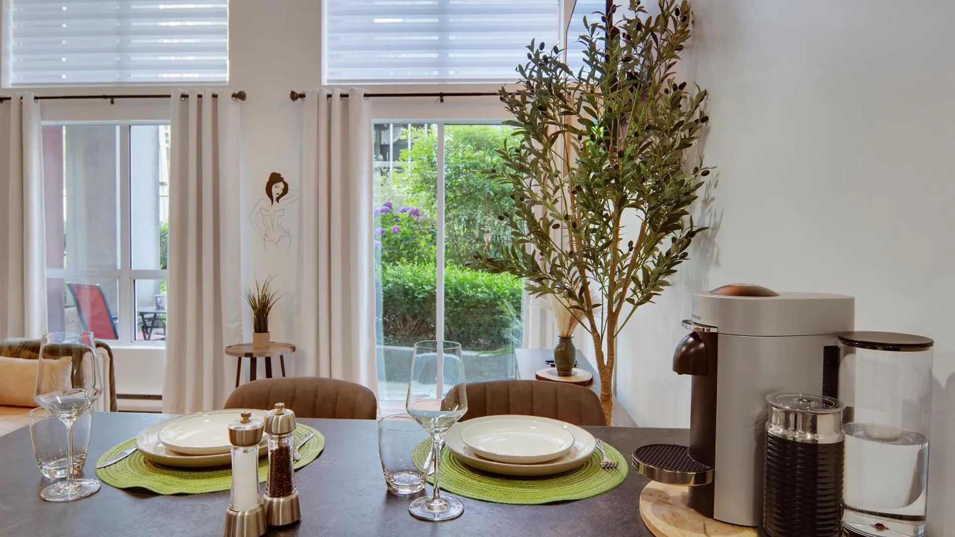 Apartmán Stylish Two-Story Loft With Rooftop Deck Vancouver