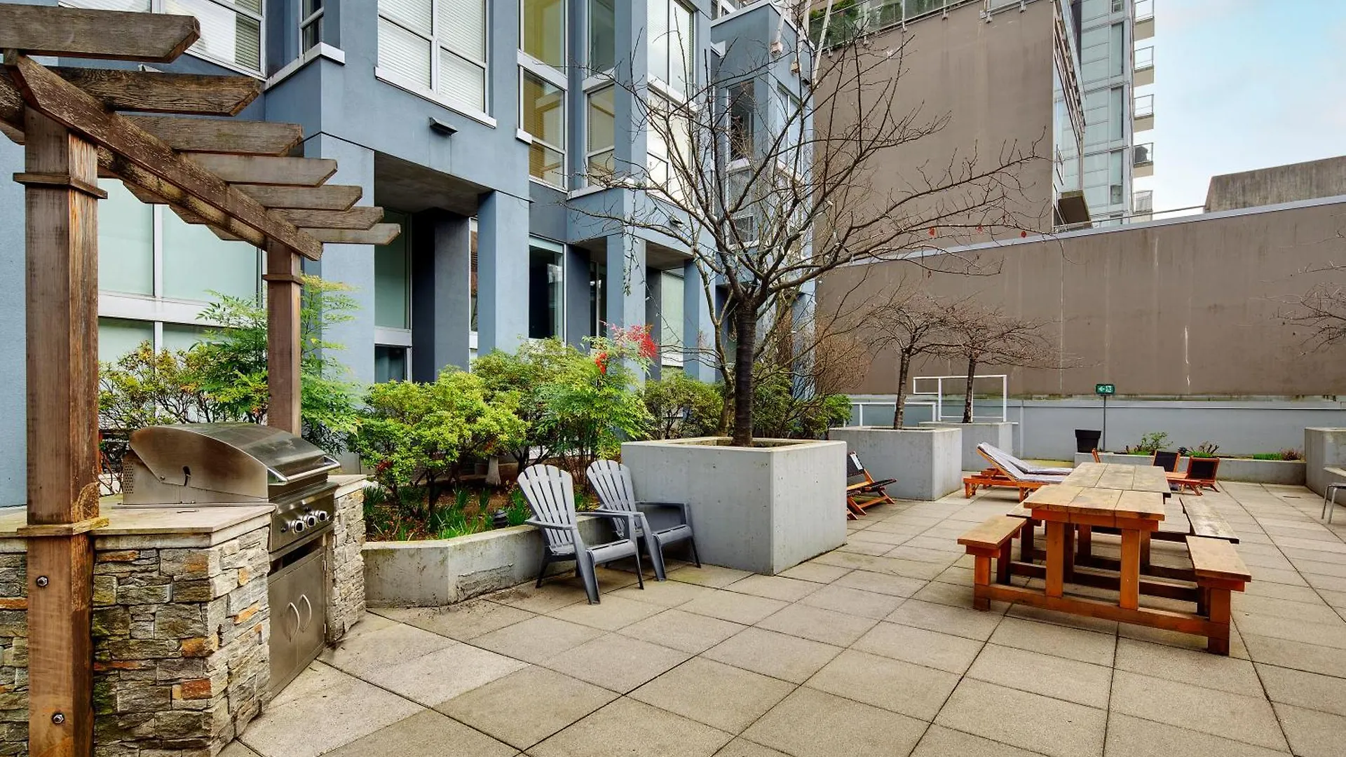 Stylish Two-Story Loft With Rooftop Deck Vancouver