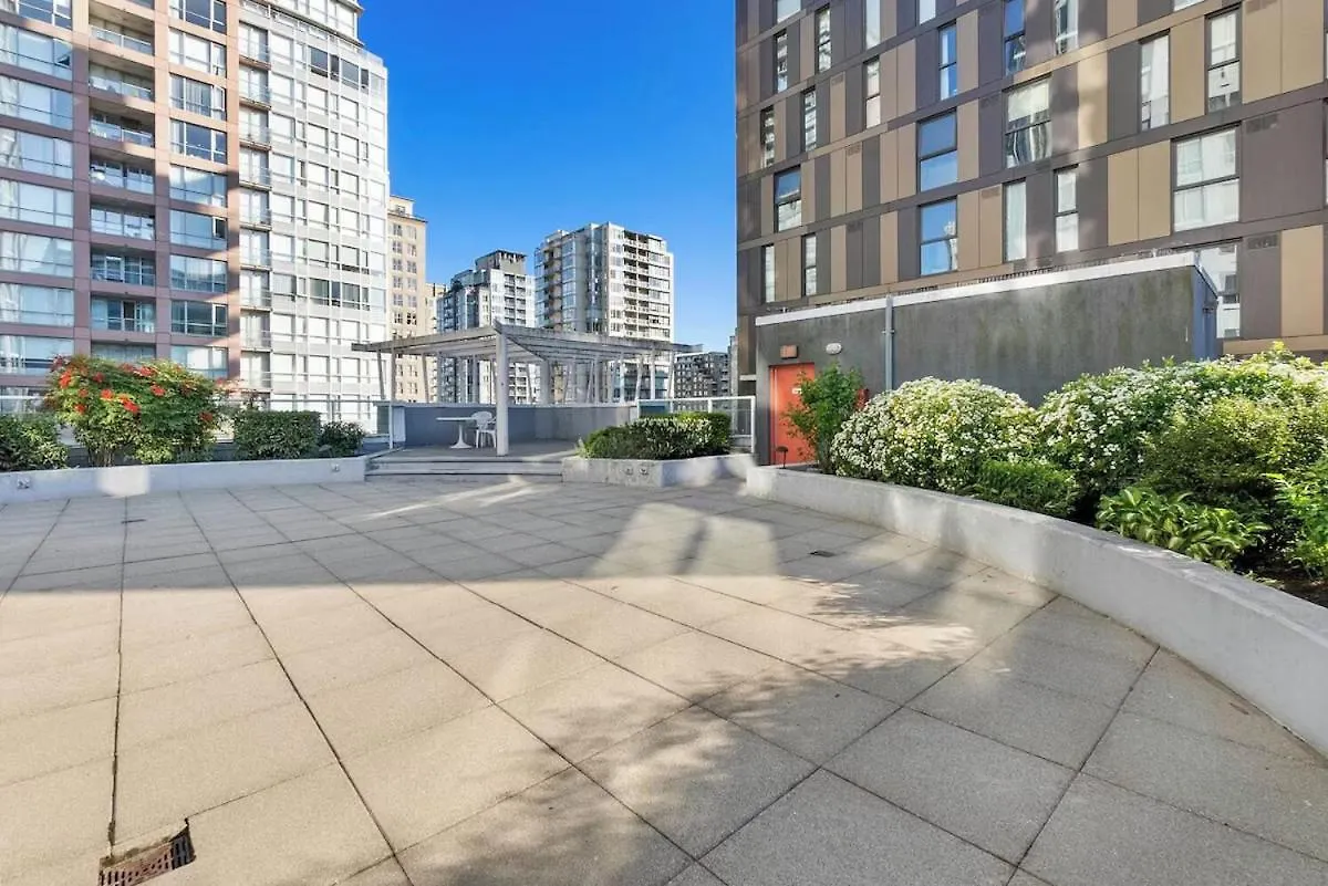 Apartment Stylish Two-Story Loft With Rooftop Deck Vancouver