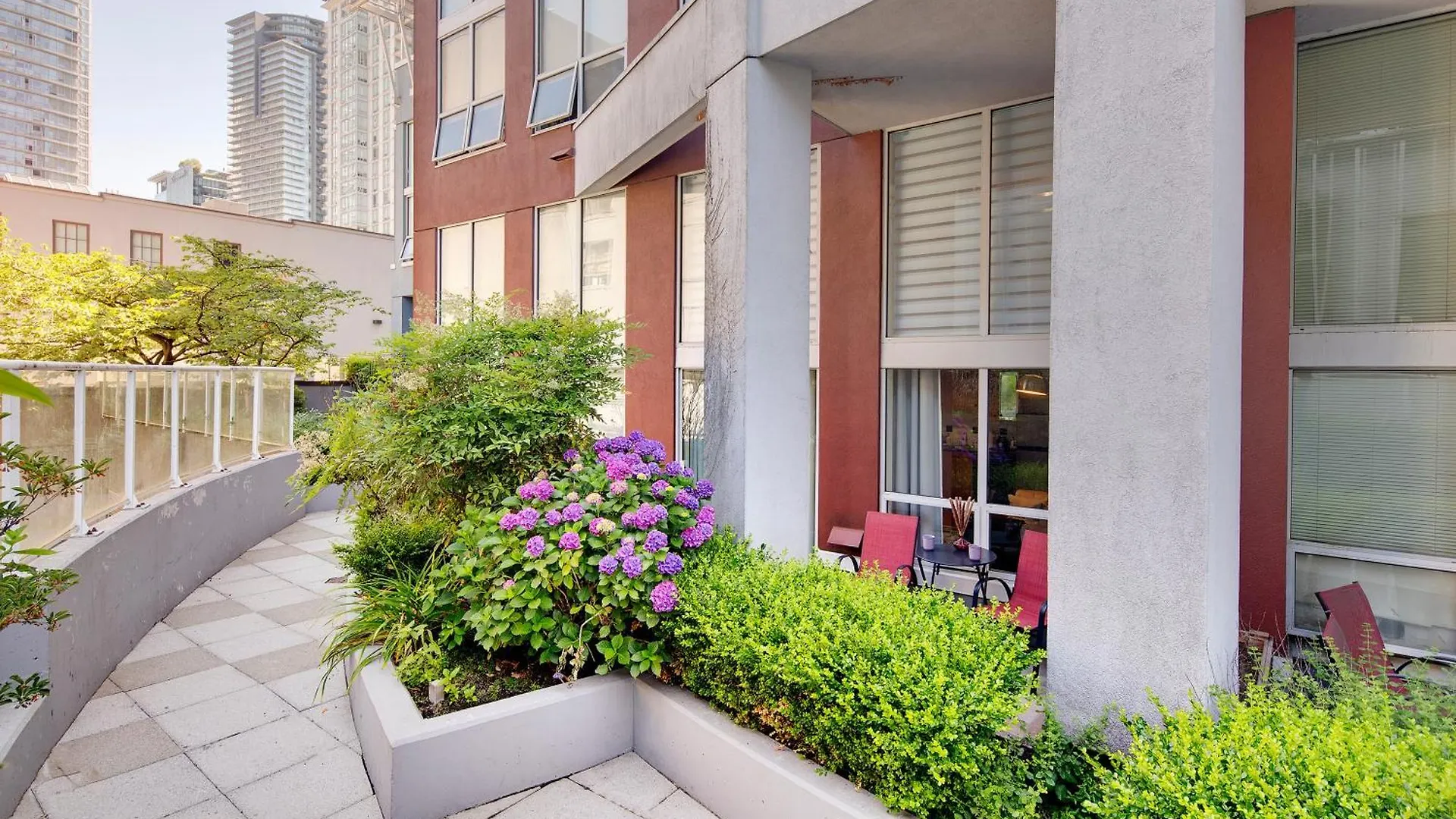 Apartment Stylish Two-Story Loft With Rooftop Deck Vancouver Canada