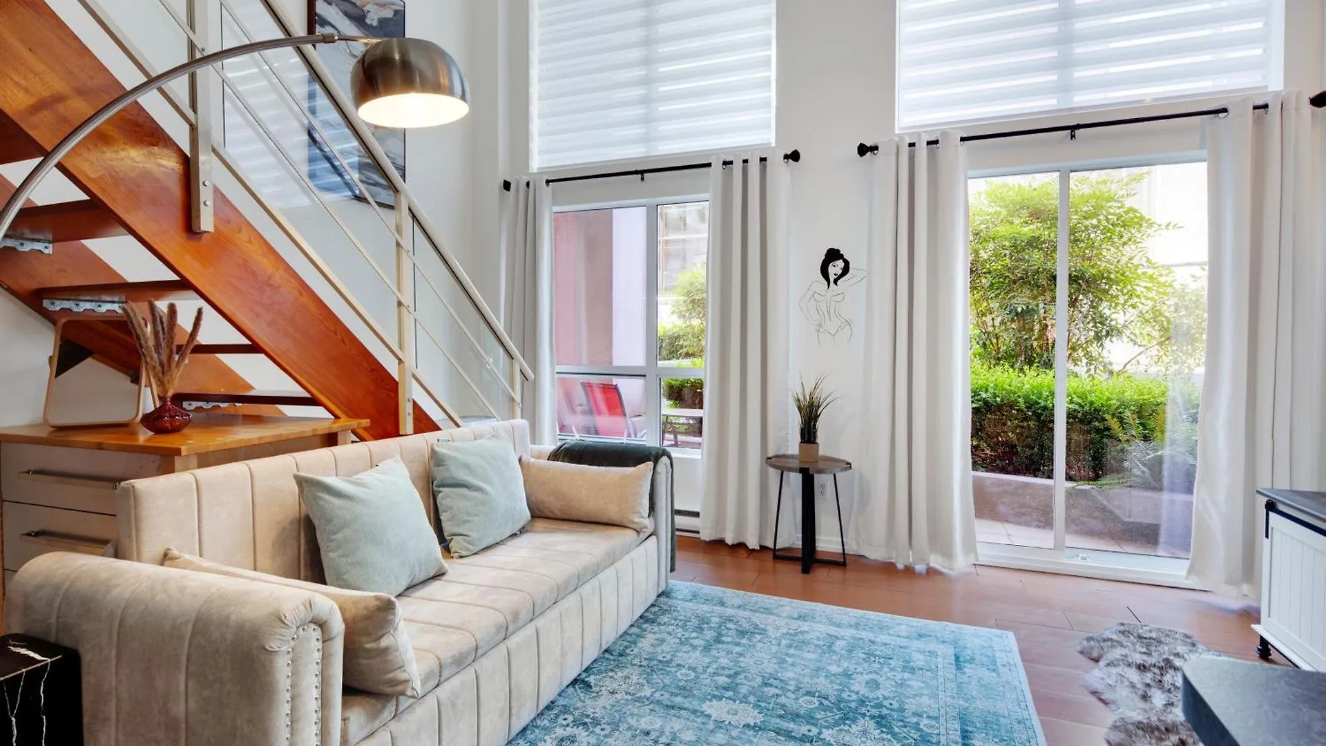 Apartment Stylish Two-Story Loft With Rooftop Deck Vancouver