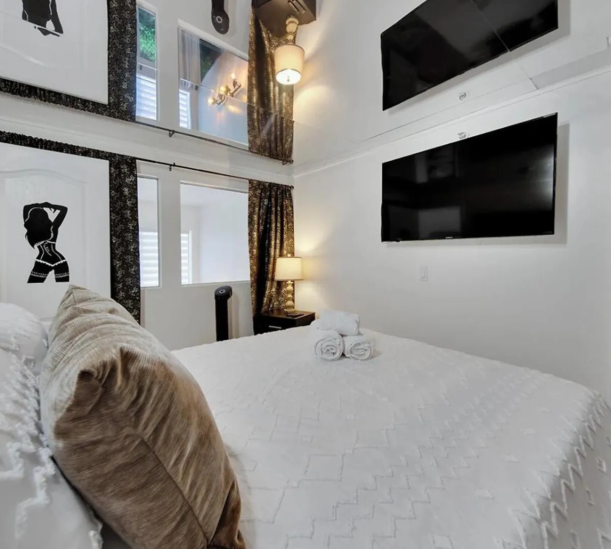 Stylish Two-Story Loft With Rooftop Deck Vancouver Apartment