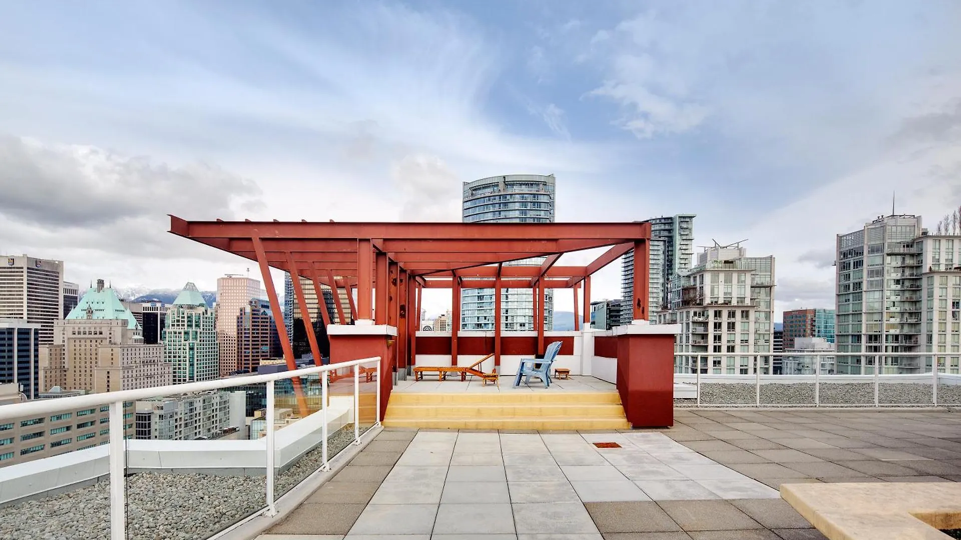 Apartment Stylish Two-Story Loft With Rooftop Deck Vancouver Canada