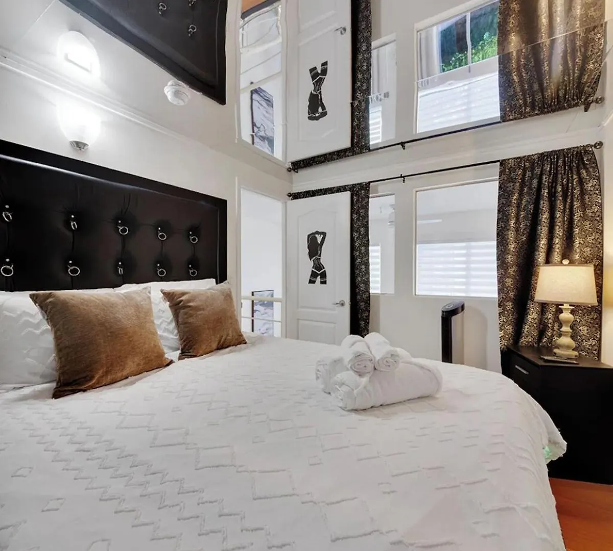 Stylish Two-Story Loft With Rooftop Deck Vancouver 0*,  Canada